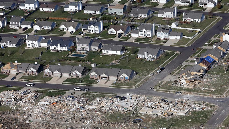 Illustration for article titled Aerial photos reveal the destructive path of the Midwest tornado